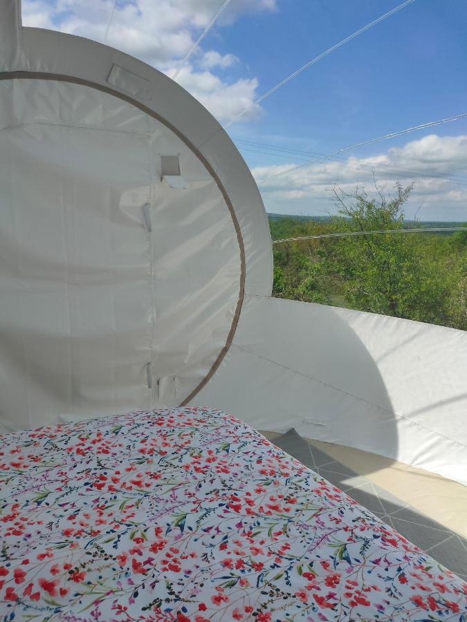 Cele Bulles Etoilees Hotel Brengues Bagian luar foto